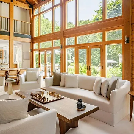 Luxurious 7Bedroom Retreat With Pool East Hamptons